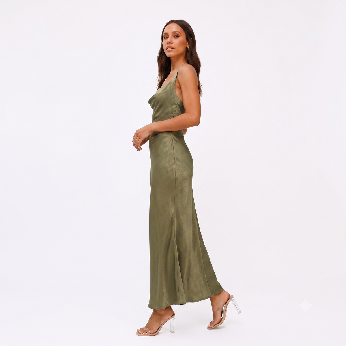 Valeria | Vestido Capri: brilho e elegância intemporal
