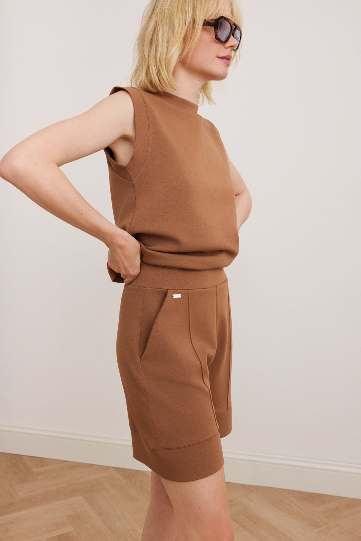 Elisa | Top essencial cor toffee