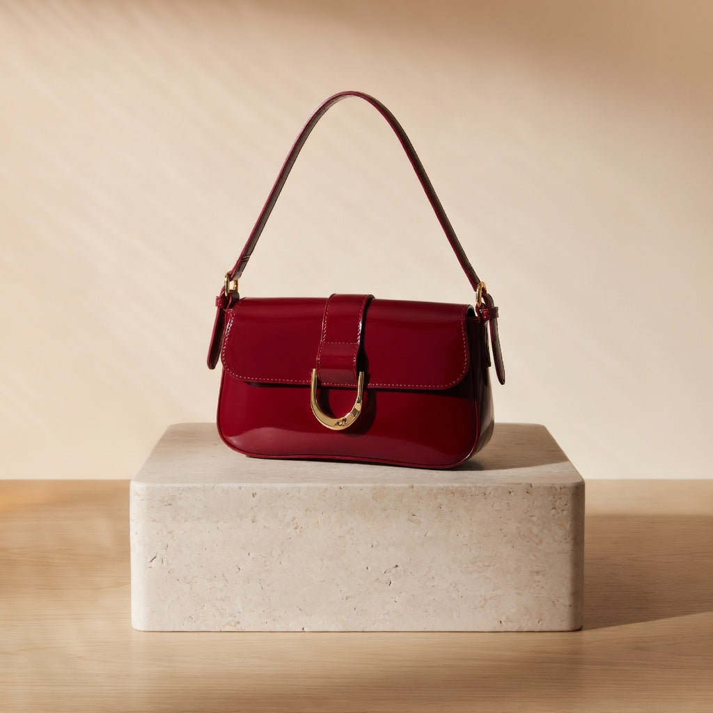Chloe | Mala baguette em pele lacada